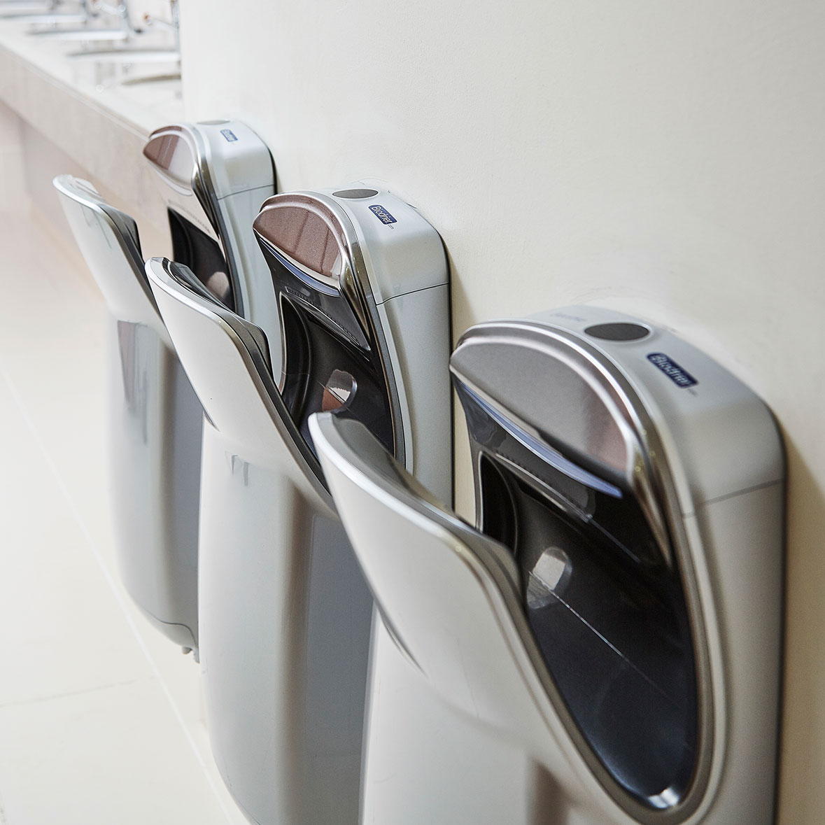 Automatic hand dryers are key to the touchless washrooms which can help restaurants, bars, shops and all kinds of hospitality to maintain safety as the pandemic prevails.